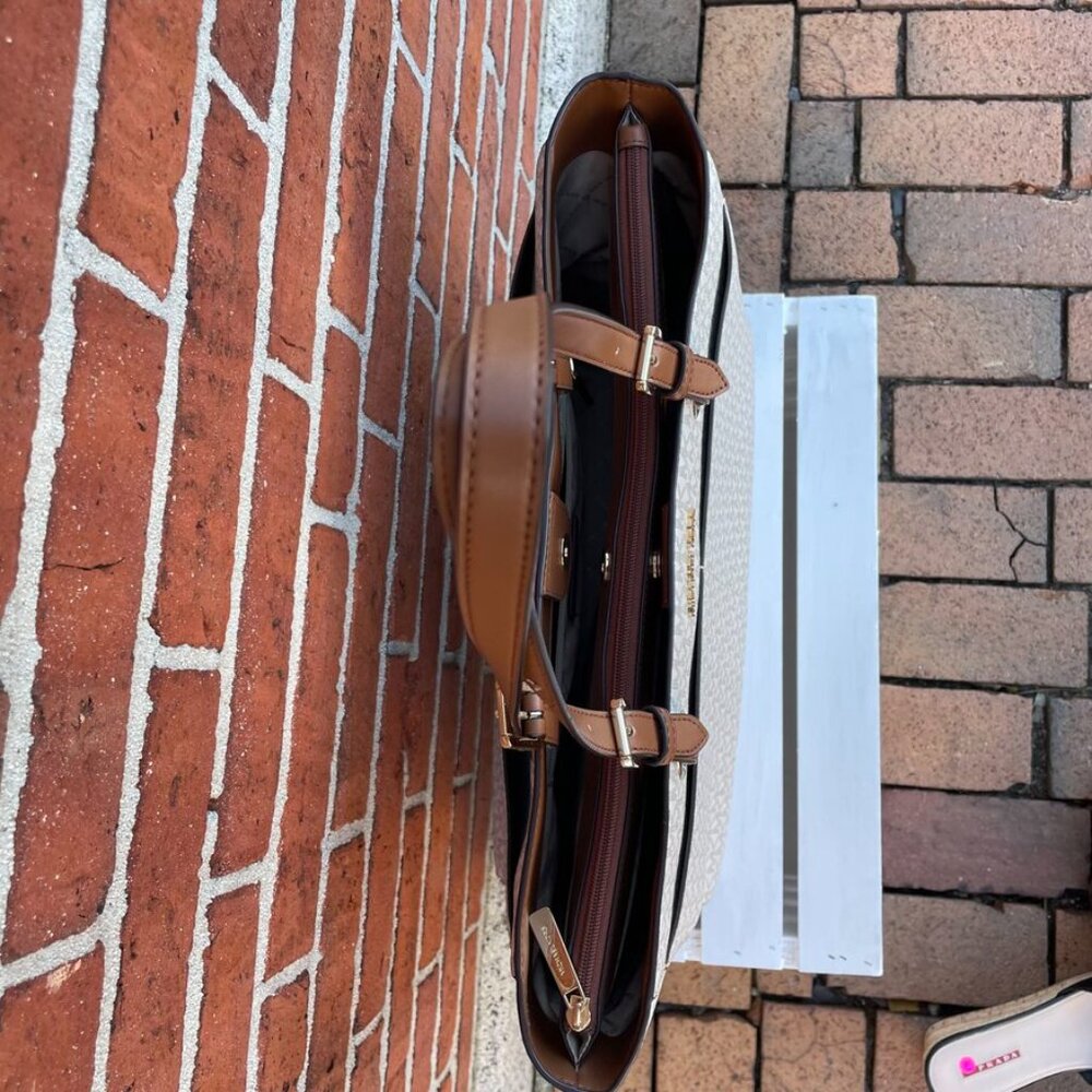 Michael Kors Commuter Tote - Picture 6 of 9